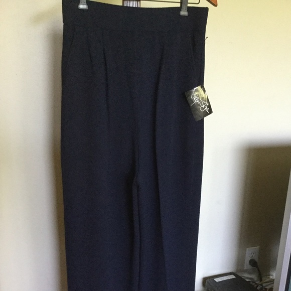 ST JOHN 12 Navy Knit Pants with buckle belt